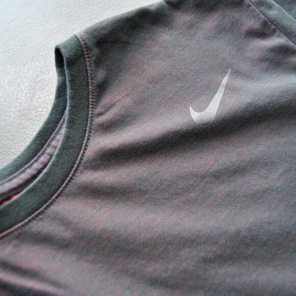 Nike X-Large Black & Red Dri-Fit Short Sleeve Shirt - Picture 4 of 6